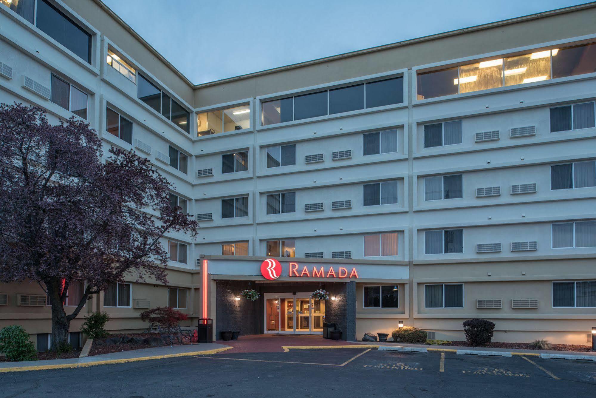 Ramada By Wyndham Downtown Spokane Buitenkant foto